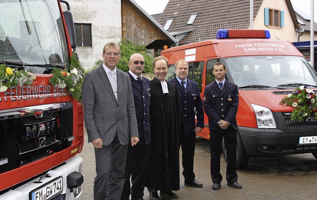 Fahrzeugweihe in Bahlingen: Von links ... Adler und Stellvertreter Ralf Sommer.  | Foto: Christiane Franz