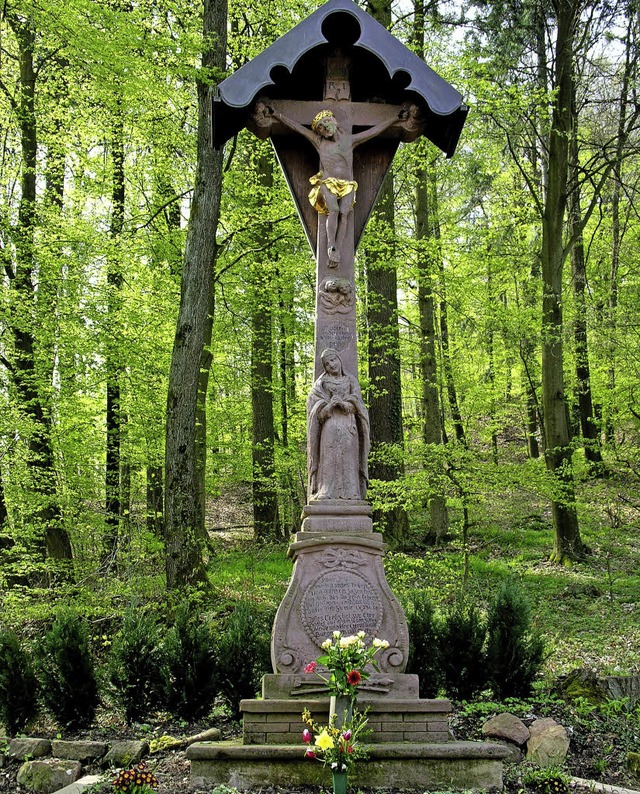 Das Sandsteinkreuz am Eichberg, das vom Frderverein renoviert worden ist.   | Foto: dieter fleig