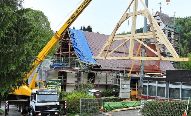 Die Laurentiuskirche wurde 1757 gebaut...ie zur Strkung einen neuen Dachbund.   | Foto: Hege