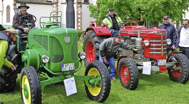 Wetterfest, auch ohne Fhrerhaus: gepflegte und tchtige Traktoren  | Foto: Edgar Steinfelder