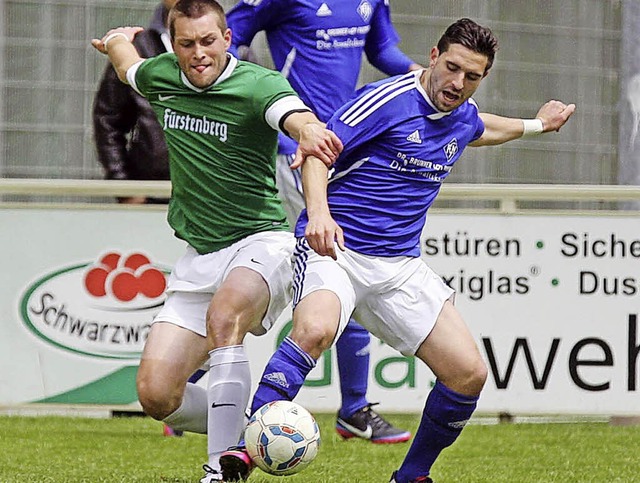 Josip Katava (rechts) ist mit acht Tre...FC Neustadt nach Stefan Ketterer (9).   | Foto: Dieter Reinhardt