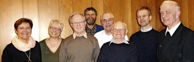 Leitungsteam und Geehrte des Kirchench...Ulrich Reinhardt und Pfarrer Schfer.   | Foto: Gabi Beck