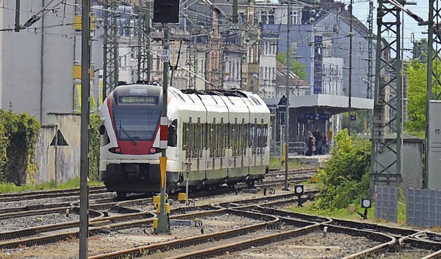 Regio-S-Bahn am Hauptbahnhof Lrrach   | Foto: Nikolaus Trenz