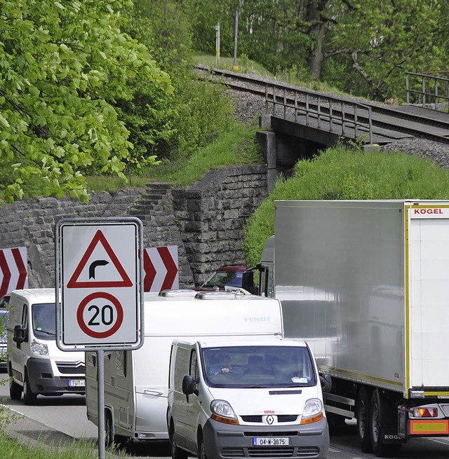 Am &#8218;Nadelhr&#8217; der B314, de...keitsbeschrnkung auf maximal 20 km/h.  | Foto: Dietmar Noeske