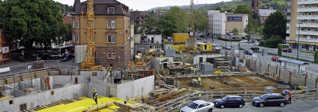 Im Goldenen Winkel neben der Feuerwach...nem ersten Bauabschnitt 43 Wohnungen.   | Foto: heidi fssel