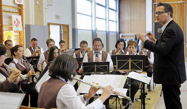 Manfred Huber hatte beim Maiwiesenkonz...er Dirigent des Musikvereins Kuhbach.   | Foto: Wolfgang Knstle