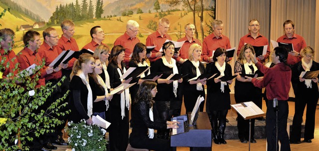 Die Gesangsgruppe &#8222;Chorios&#8220... beim Liederabend in Todtnauberg auf.   | Foto: Berger