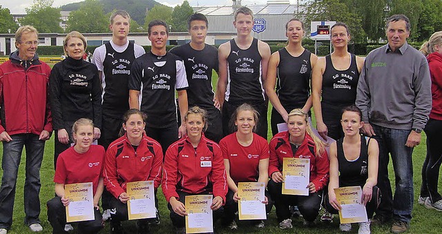 Die erfolgreichen Teams des TV Lenzkir... Mannschaftsmeisterschaft in Weinheim.  | Foto: Heiler 