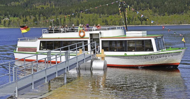 neuer weg und anlegesteg am unterkrumm...rschiff St. Nikolaus legt erstmals an.  | Foto: Ralf Morys