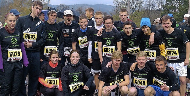 Noch bibbernd, aber glcklich nach dem... das Erasmus-Laufteam aus Denzlingen.   | Foto: PRIVAT