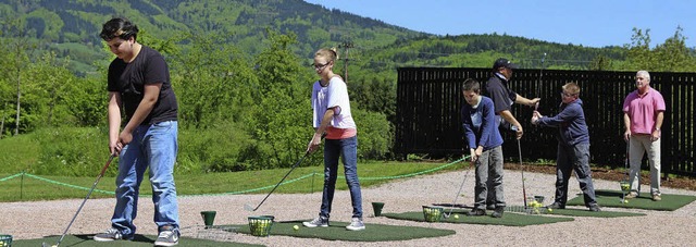 &#8222;Golf-Unterricht&#8220; im wrtl...richtige Haltung beim Abschlag gebt.   | Foto: Hans-Jrgen Hege