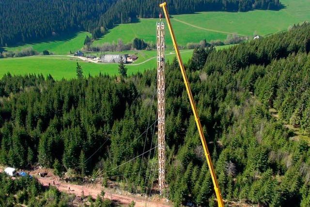 Ein Windmessturm aus Holz