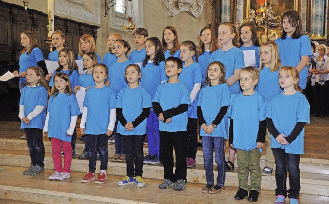 Auch der Kinderchor unter der Leitung ...rienlob in der Wyhler Pfarrkirche mit.  | Foto: Jrgen Schweizer