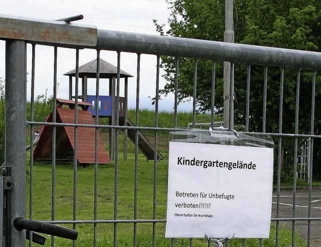 Das Schild an der Pforte hat unerwnsc...s Kindergartens Blansingen abgehalten.  | Foto: cremer