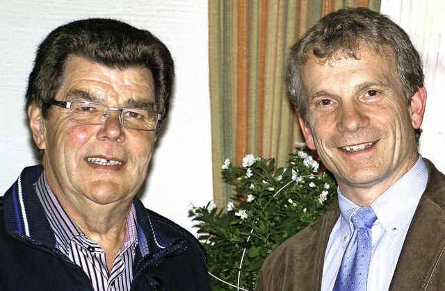 Johannes Klaiber (links) wurde nach 43... Matt in den Ruhestand verabschiedet.   | Foto: Liane Schilling