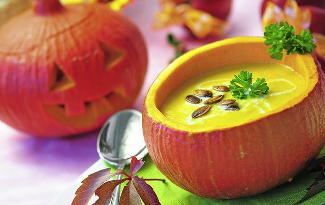 Besonders im Herbst eine leckere vegetarische Alternative: eine Krbissuppe.    | Foto: Fotolia/Kathleen Rekowski