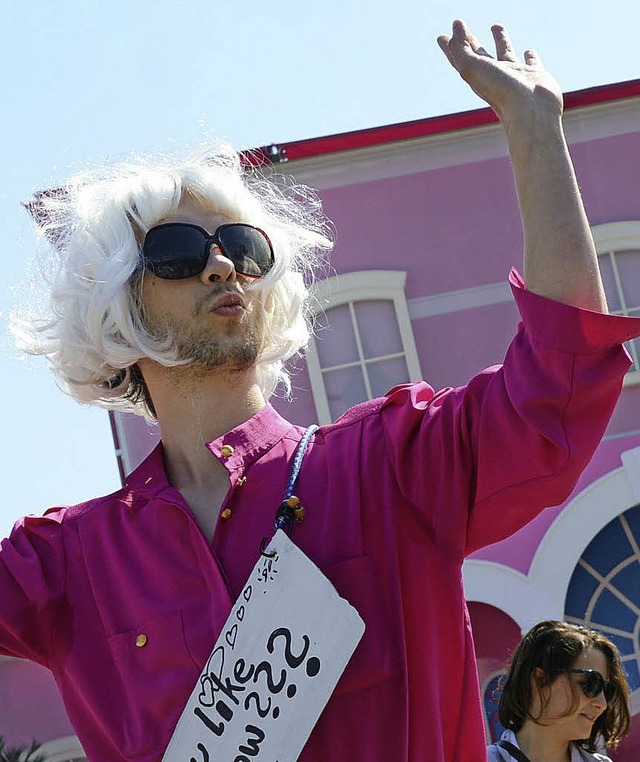 Dem Original zum Verwechseln hnlich: ...r vor dem Dreamhouse &#8211; in Pink.   | Foto: dpa