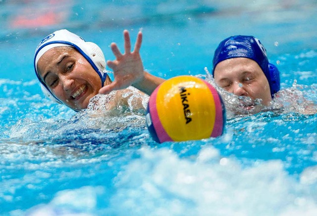 Wie anstrengend Wasserball wirklich is...klar, wenn man es selbst versucht hat.  | Foto: dpa