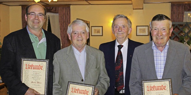 Der Mnnergesangverein Ringsheim hat s...mer, Otto Weber und  Engelhard Bromer  | Foto: Adelbert Mutz