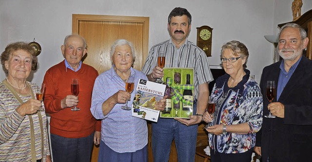 Familie L ist seit 30 Jahren zu Gast...idreiter und Ortsvorsteher Franz Spth  | Foto: Vitt