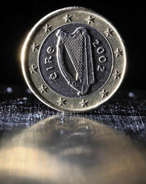 Glänzt wieder: irische Euromünze   | Foto: dpa