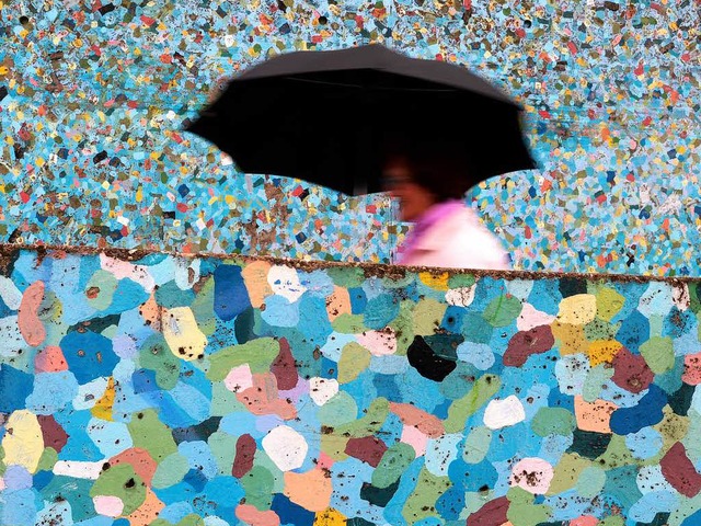 Regenwetter wie hier in Dsseldorf ver...t vielen Deutschen die Feiertagslaune.  | Foto: dpa