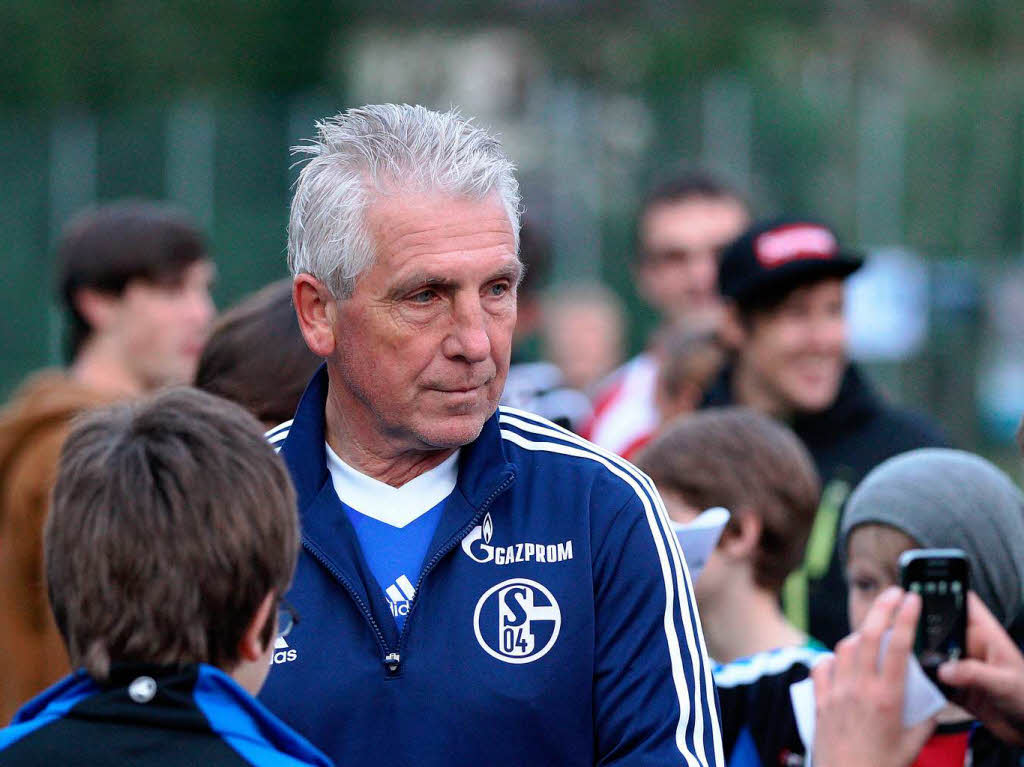 Schalke gewinnt gegen die Elztalauswahl mit 6:3. Schalke gewinnt gegen die Elztalauswahl mit 6:3.