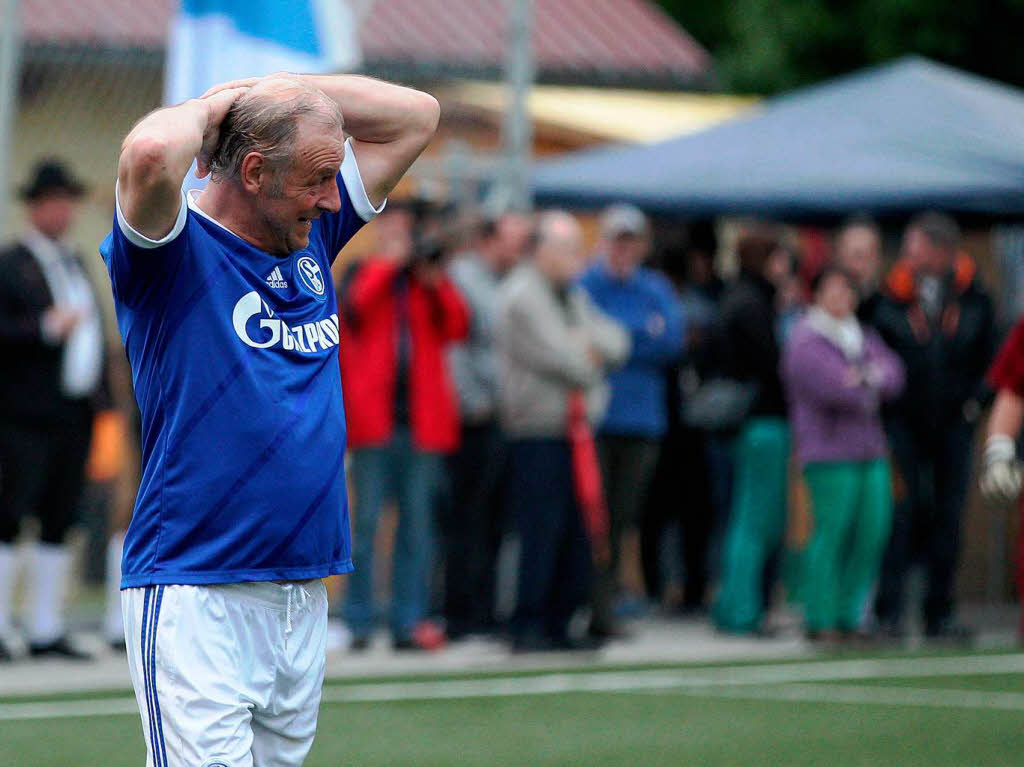 Schalke gewinnt gegen die Elztalauswahl mit 6:3. Schalke gewinnt gegen die Elztalauswahl mit 6:3.