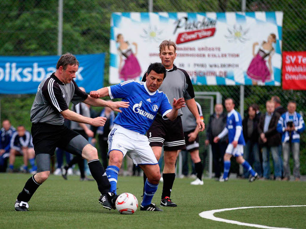 Schalke gewinnt gegen die Elztalauswahl mit 6:3. Schalke gewinnt gegen die Elztalauswahl mit 6:3.