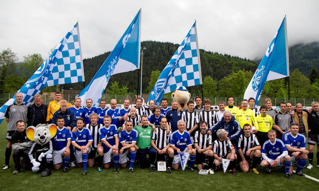 Schalke gewinnt gegen die Elztalauswahl mit 6:3. Schalke gewinnt gegen die Elztalauswahl mit 6:3.