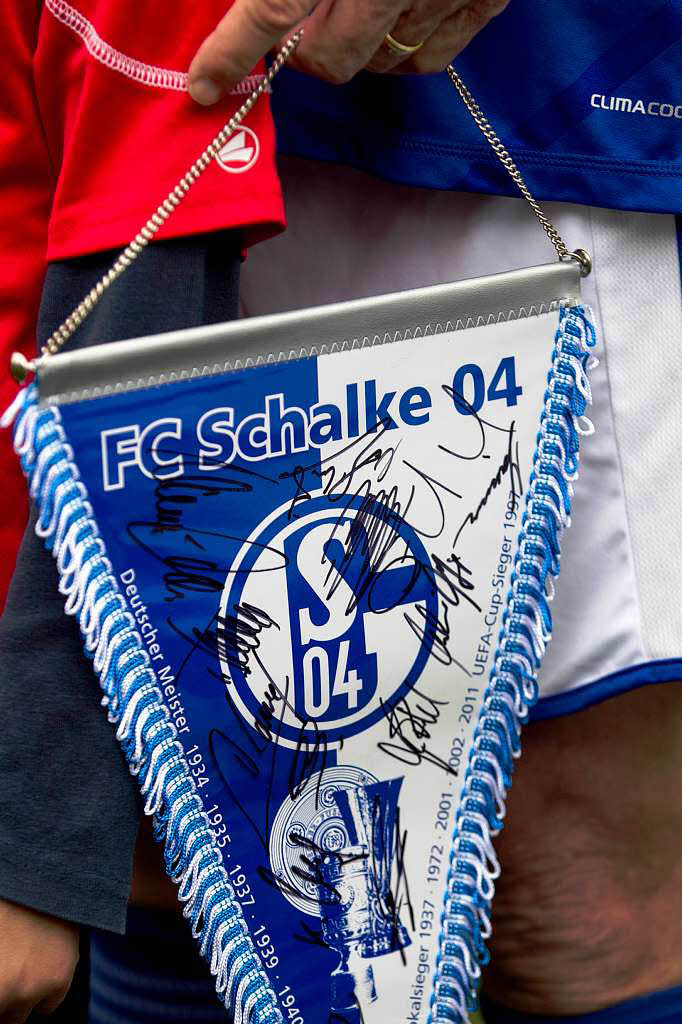 Schalke gewinnt gegen die Elztalauswahl mit 6:3. Schalke gewinnt gegen die Elztalauswahl mit 6:3.