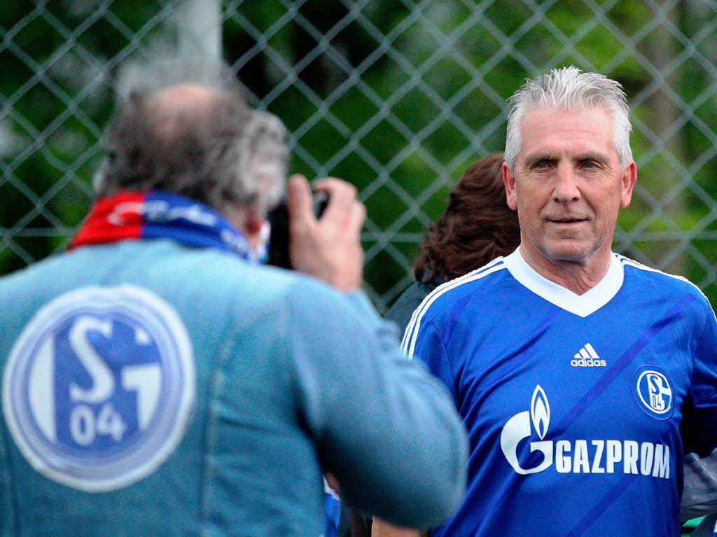 Schalke gewinnt gegen die Elztalauswahl mit 6:3. Schalke gewinnt gegen die Elztalauswahl mit 6:3.