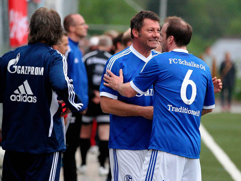 Schalke gewinnt gegen die Elztalauswahl mit 6:3. Schalke gewinnt gegen die Elztalauswahl mit 6:3.
