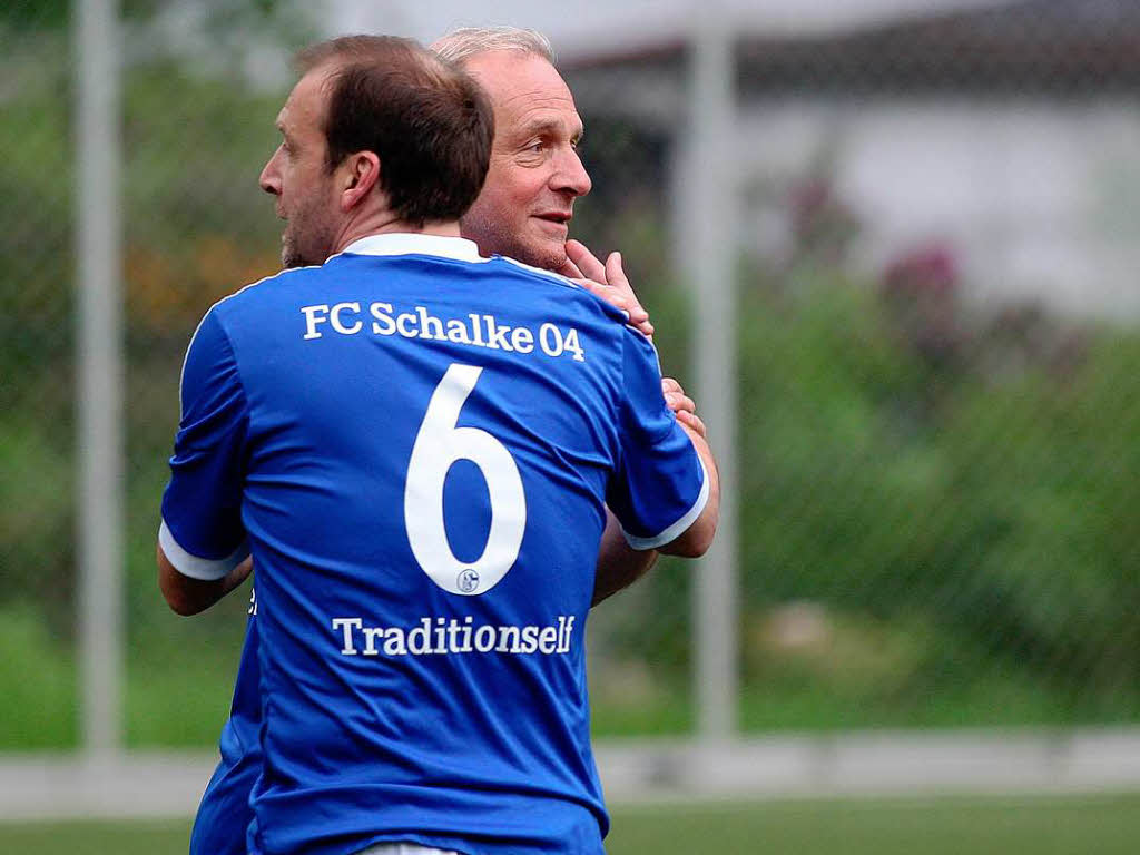 Schalke gewinnt gegen die Elztalauswahl mit 6:3. Schalke gewinnt gegen die Elztalauswahl mit 6:3.