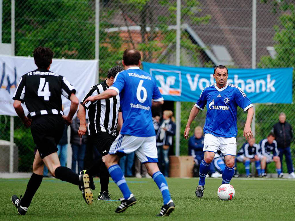 Schalke gewinnt gegen die Elztalauswahl mit 6:3. Schalke gewinnt gegen die Elztalauswahl mit 6:3.
