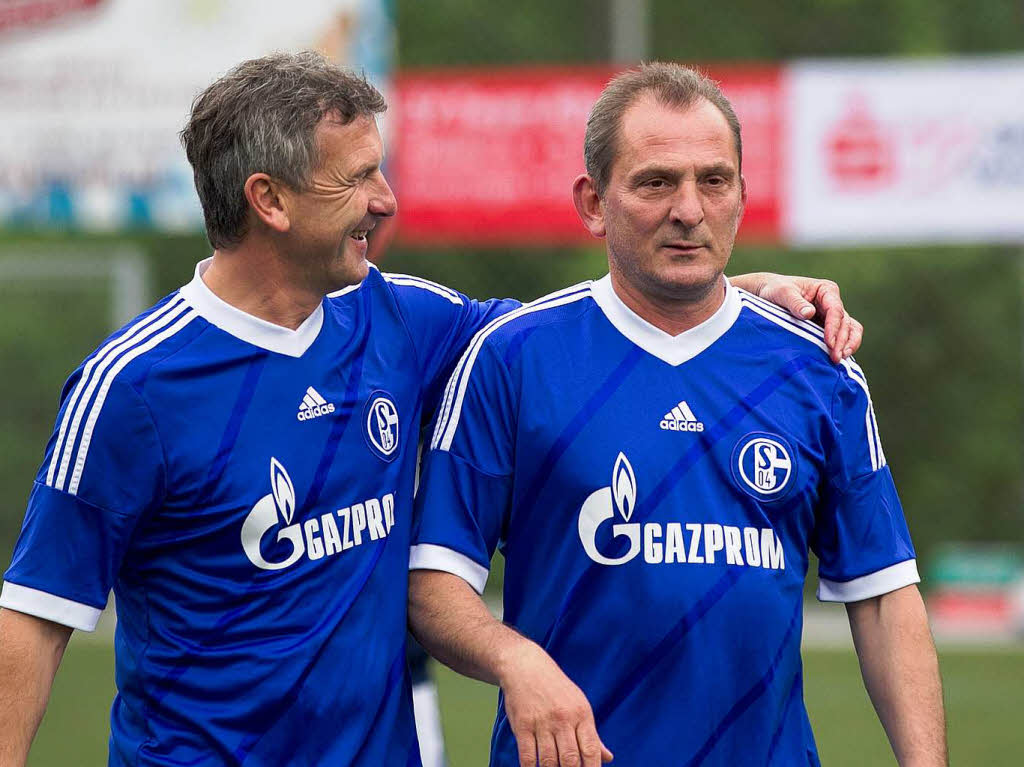 Schalke gewinnt gegen die Elztalauswahl mit 6:3. Schalke gewinnt gegen die Elztalauswahl mit 6:3.