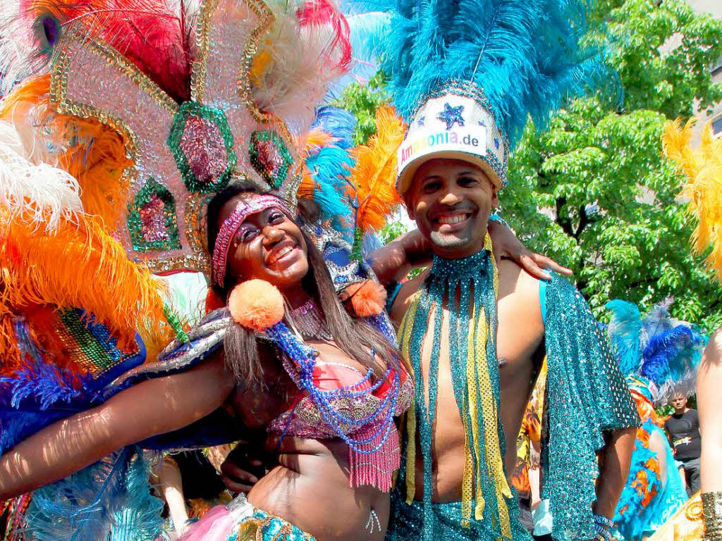 Tanz, Gesang und bunte Kostme: beim Karneval der Kulturen zeigt sich das multikulturelle Berlin von seiner buntesten Seite.