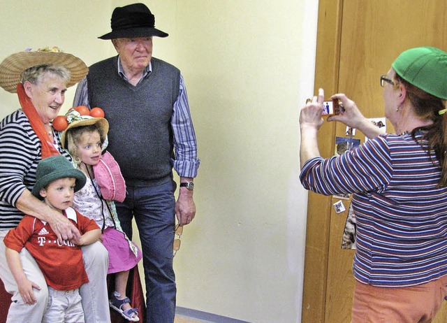 Im Kindergarten gab es an diesem Tag s...milie setzte sich mit Hten in Szene.   | Foto: Monika Rombach