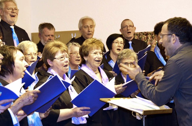 Singen macht dem Dattinger Chor Spa &...irigent Sergey Ryskin  den Ton angibt.  | Foto: Sigrid umiger