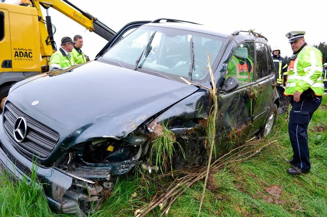 Bei einem schweren Unfall auf der B31 ...eiler wurden sieben Menschen verletzt.  | Foto: Martin Ganz 