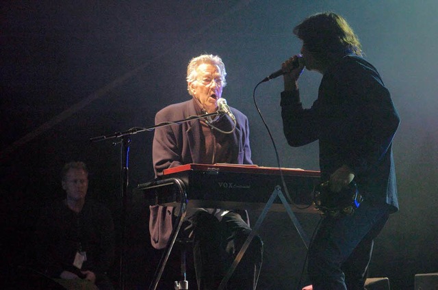 Von der Krankheit gezeichnet:  Ray Manzarek bei einem Auftritt 2012.  | Foto: dpa