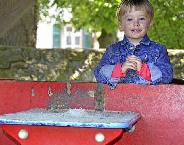 Spielplatz Schlossplatz: Max hat Spa am Spielhaus  | Foto: Sylvia-Karina Jahn