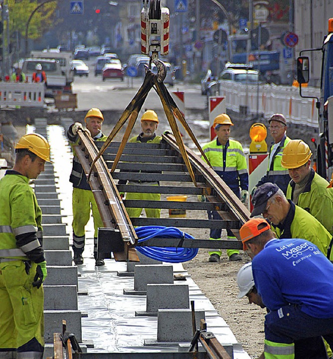 Stahl und Stein: die   ersten Schienen in der Friedlinger Hauptstraße  | Foto: stadtverwaltung