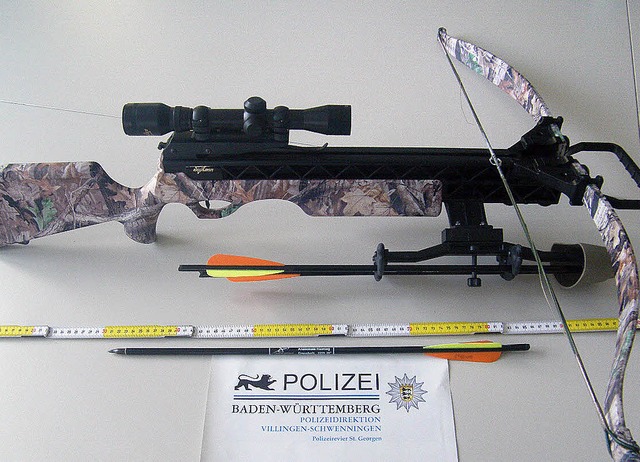 Die Polizei hat ein Bild der  Armbrust...gar tdliche Verletzungen hervorrufen.  | Foto: Polizei