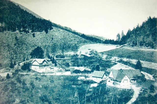 Das Brandeck bei Ohlsbach mit der Vill...;Lindle&#8220; (vorne rechts) um 1900.  | Foto: Schmider-Ehrentreich Franz