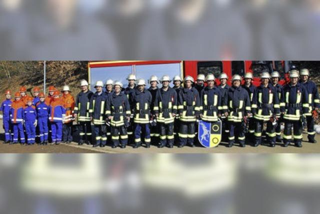 Junge Männer gründeten ein Feuerwehrcorps