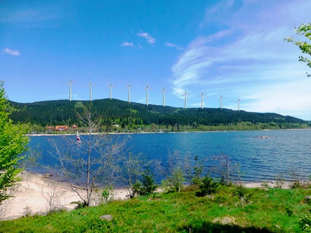 Fotomontage: So könnte der Ahaberg in Schluchsee mit einem Windpark aussehen. | Foto: privat Fotomontage: So könnte der Ahaberg in Schluchsee mit einem Windpark aussehen. | Foto: privat