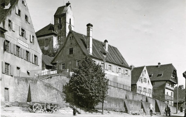 Historischer Blick: Das Opfinger Rathaus samt Bergkirche, fotografiert um 1935.   | Foto: Archiv: Hans-Jrgen Oehler