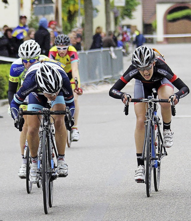 Sprint um Platz drei zwischen Sarah Lena Hoffmann und Sarah Scharbach  | Foto: Knig Bastian Oliver