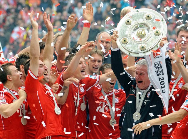 Die Meisterschale haben die Bayern schon erobert.  | Foto: dpa